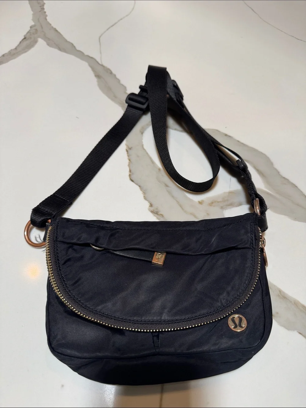 lululemon athletica 🍋🍋Black Crossbody Festival Purse size small - Picture 1 of 12